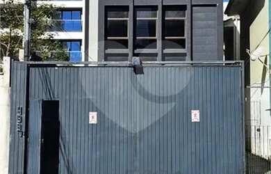 Imagem: O depósito possui 2 Vagas na garagem, 271m² de Área e está