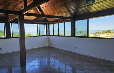 Imagem: A casa possui 5 Dormitórios, 4 Banheiros, 2 Vagas na garagem