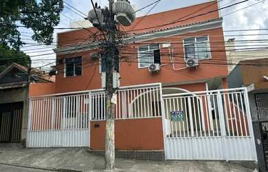 Imagem: A casa possui 3 Dormitórios, 2 Banheiros, 1 Vaga na garagem