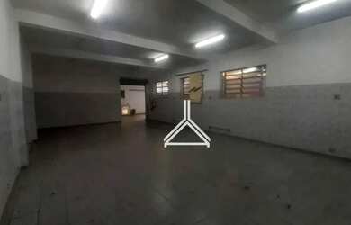 Imagem: O depósito possui 5 Vagas na garagem, 418m² de Área e está