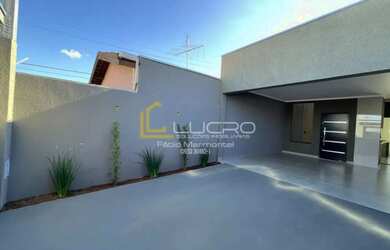 Imagem: A casa possui 3 Dormitórios, 1 Banheiro, 4 Vagas na garagem