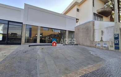 Imagem: O depósito possui 2 Vagas na garagem, 188m² de Área e está