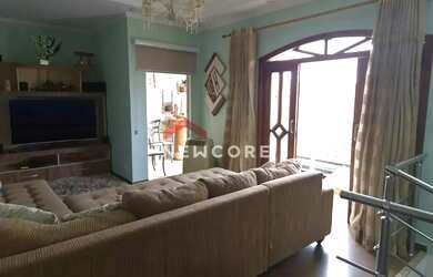 Imagem: A casa possui 3 Dormitórios, 4 Banheiros, 3 Vagas na garagem