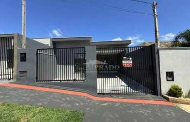 Imagem: A casa possui 2 Dormitórios, 2 Banheiros, 1 Vaga na garagem