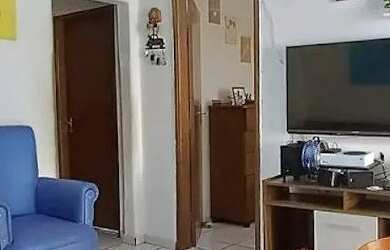 Imagem: A casa possui 3 Dormitórios, 1 Banheiro, 1 Vaga na garagem