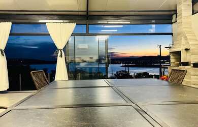 Imagem: A casa em condomínio possui 4 Dormitórios, 5 Banheiros, 5