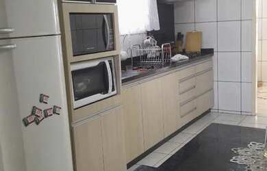 Imagem: A casa possui 3 Dormitórios, 3 Banheiros, 1 Vaga na garagem