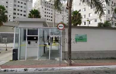 Imagem: O apartamento e possui 2 Dormitórios, 1 Banheiro, 1 Vaga na