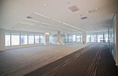 Imagem: O depósito possui 5 Vagas na garagem, 1.139m² de Área e