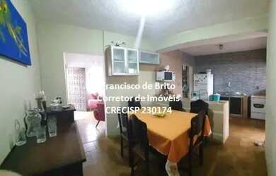 Imagem: A casa possui 3 Dormitórios, 1 Banheiro, 3 Vagas na garagem