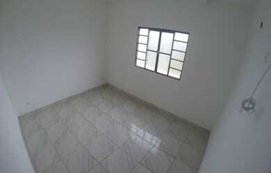 Imagem: A casa possui 3 Dormitórios, 1 Banheiro e 1 Vaga na garagem