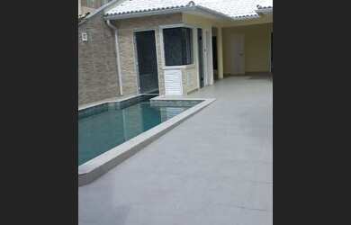 Imagem: A casa em condomínio possui 5 Dormitórios, 5 Banheiros, 2