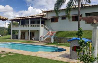 Imagem: A casa em condomínio possui 5 Dormitórios, 5 Banheiros, 4