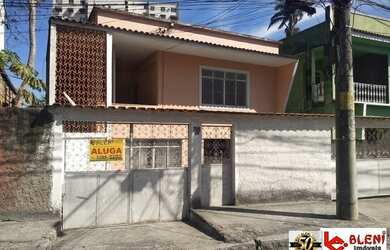 Imagem: A casa possui 3 Dormitórios, 1 Banheiro, 1 Vaga na garagem