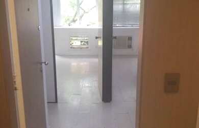 Imagem: O depósito possui 1 Vaga na garagem e 51m² de Área e está