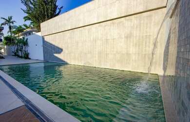 Imagem: A casa em condomínio possui 5 Dormitórios, 5 Banheiros, 4