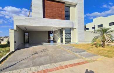 Imagem: A casa possui 4 Dormitórios, 5 Banheiros, 4 Vagas na garagem