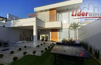 Imagem: A casa em condomínio possui 4 Dormitórios, 4 Banheiros, 2