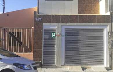 Imagem: A casa possui 4 Dormitórios, 5 Banheiros, 1 Vaga na garagem