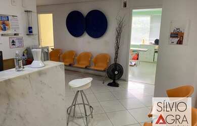 Imagem: O depósito possui 4 Vagas na garagem, 133m² de Área e está