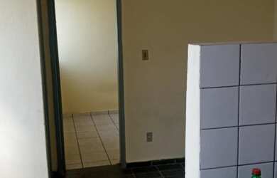 Imagem: O apartamento possui 1 Dormitório, 1 Banheiro, 1 Vaga na garagem