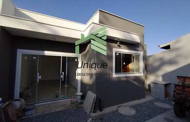 Imagem: A casa possui 3 Dormitórios, 3 Banheiros, 2 Vagas na garagem