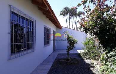 Imagem: A casa possui 2 Dormitórios, 1 Banheiro, 2 Vagas na garagem