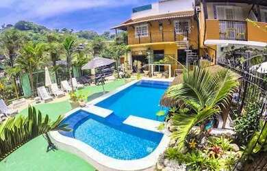 Imagem: A casa em condomínio possui 5 Dormitórios, 5 Banheiros, 3