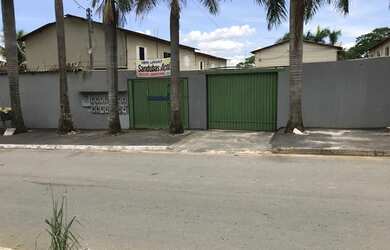 Imagem: A casa possui 2 Dormitórios, 1 Banheiro, 2 Vagas na garagem