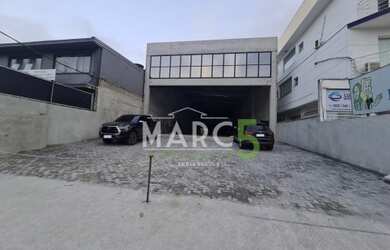 Imagem: O depósito possui 5 Vagas na garagem, 700m² de Área e Imóvel