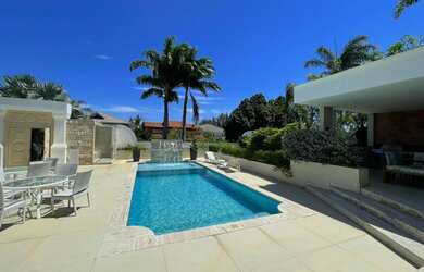 Imagem: A casa em condomínio possui 5 Dormitórios, 5 Banheiros, 4