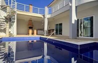 Imagem: A casa em condomínio possui 3 Dormitórios, 2 Banheiros, 4