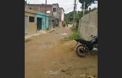 Imagem: A casa possui 3 Dormitórios, 2 Banheiros e está localizado