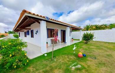 Imagem: A casa em condomínio possui 3 Dormitórios, 3 Banheiros, 3