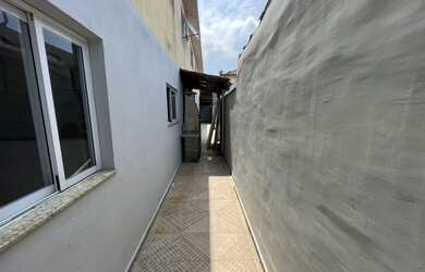 Imagem: A casa possui 3 Dormitórios, 2 Banheiros, 1 Vaga na garagem