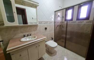 Imagem: A casa em condomínio possui 3 Dormitórios, 3 Banheiros, 4