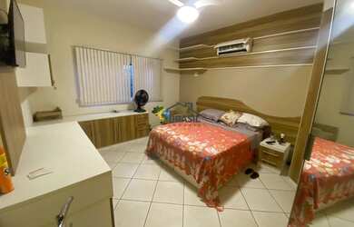 Imagem: A casa possui 4 Dormitórios, 4 Banheiros, 3 Vagas na garagem