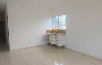 Imagem: A casa possui 2 Dormitórios, 1 Banheiro, 2 Vagas na garagem