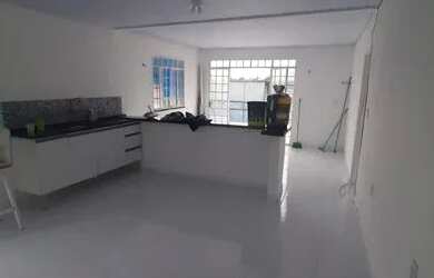 Imagem: A casa possui 3 Dormitórios, 2 Banheiros, 200m² de Área e