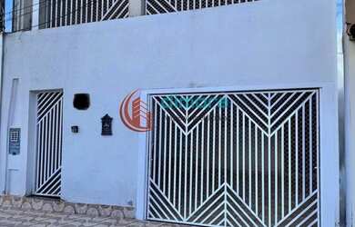 Imagem: A casa possui 3 Dormitórios, 3 Banheiros, 2 Vagas na garagem