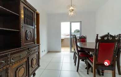 Imagem: A casa possui 3 Dormitórios, 4 Banheiros, 2 Vagas na garagem