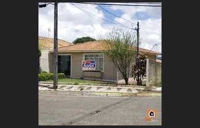 Imagem: A casa possui 3 Dormitórios, 1 Banheiro, 3 Vagas na garagem