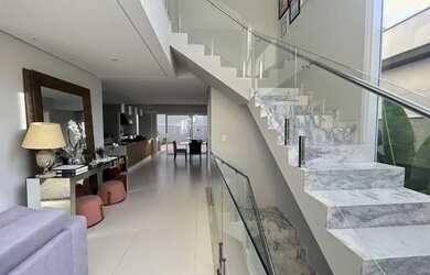 Imagem: A casa em condomínio possui 3 Dormitórios, 2 Banheiros, 4