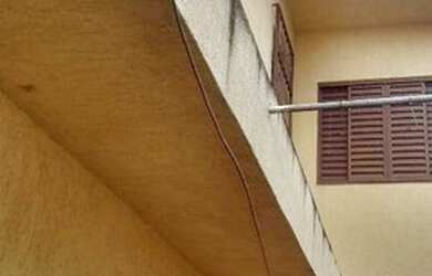 Imagem: A casa possui 4 Dormitórios, 2 Banheiros, 2 Vagas na garagem