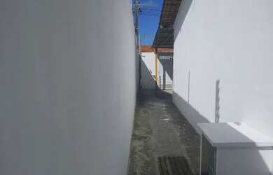 Imagem: A casa possui 2 Dormitórios, 1 Banheiro e está localizado