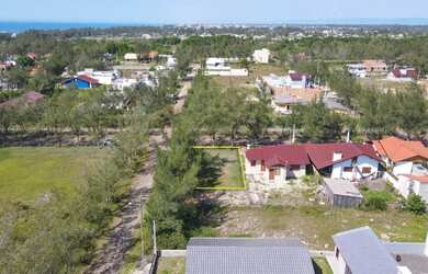 Imagem: O terreno possui 350m² de Área e está localizado em Balneário