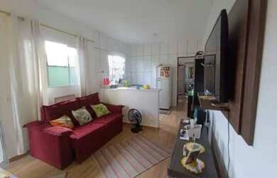 Imagem: A casa possui 2 Dormitórios, 1 Banheiro, 1 Vaga na garagem