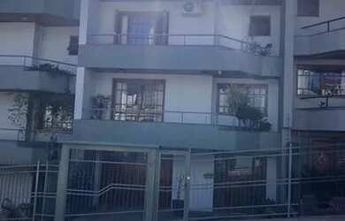 Imagem: A casa possui 4 Dormitórios, 4 Banheiros, 2 Vagas na garagem