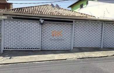 Imagem: A casa possui 2 Dormitórios, 1 Banheiro, 1 Vaga na garagem