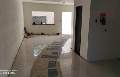 Imagem: A casa possui 2 Dormitórios, 2 Banheiros, 2 Vagas na garagem